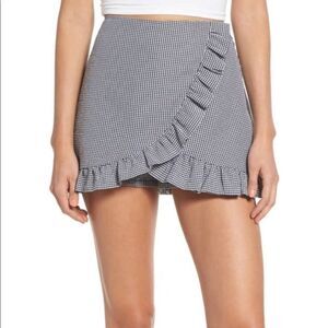 Mimi Chica Ruffle Trim Gingham skirt - size Medium in Black/White.